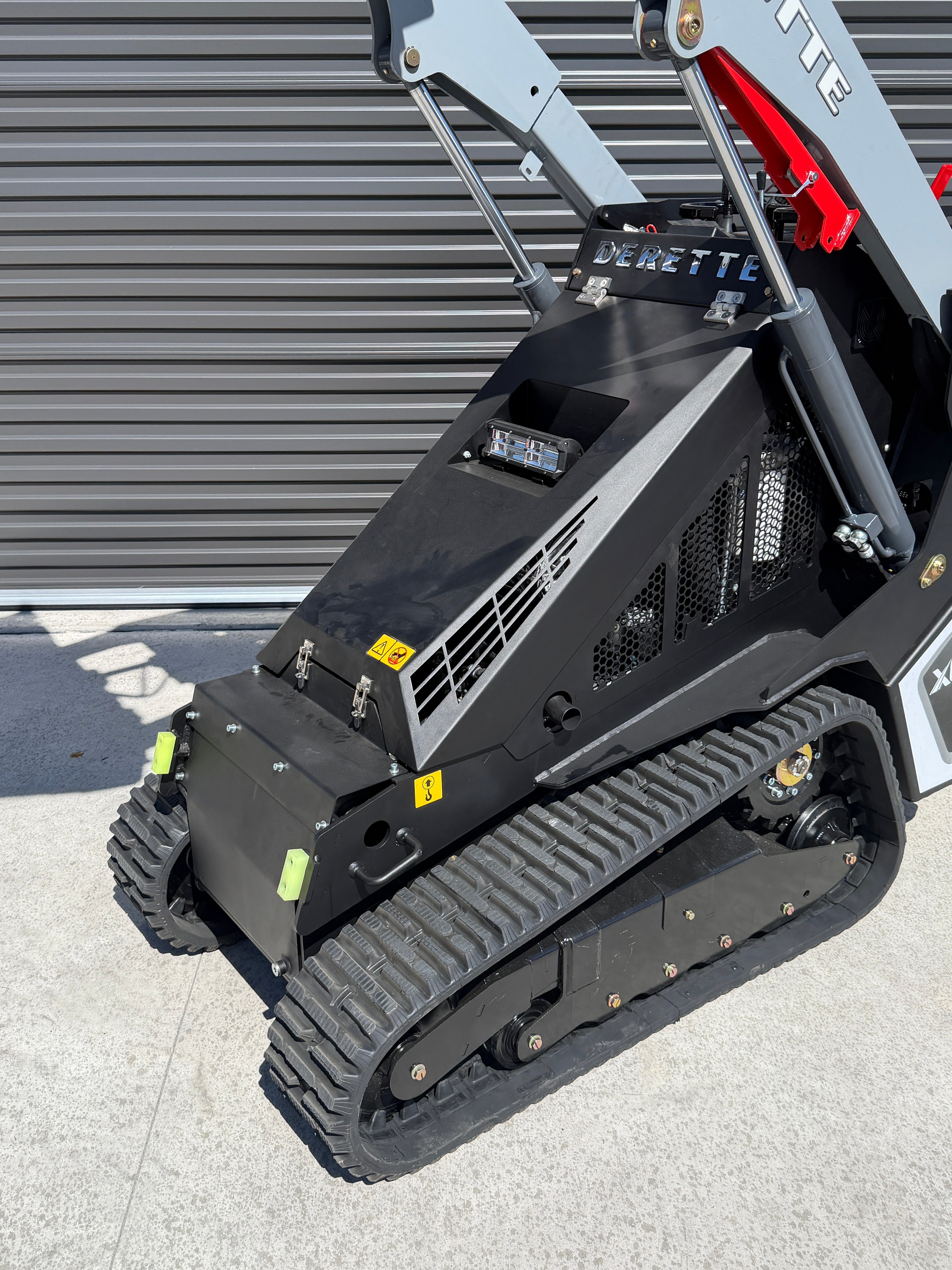 Derette XC1100K Track Loader