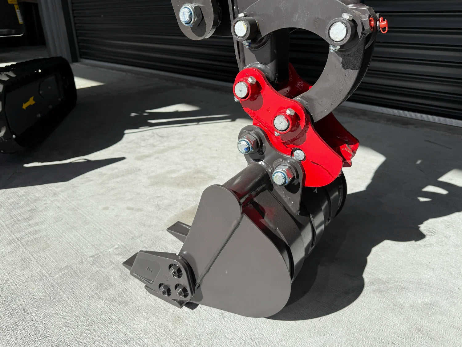 Mini Excavator Attachment - 25mm Pin - Spring Half Hitch