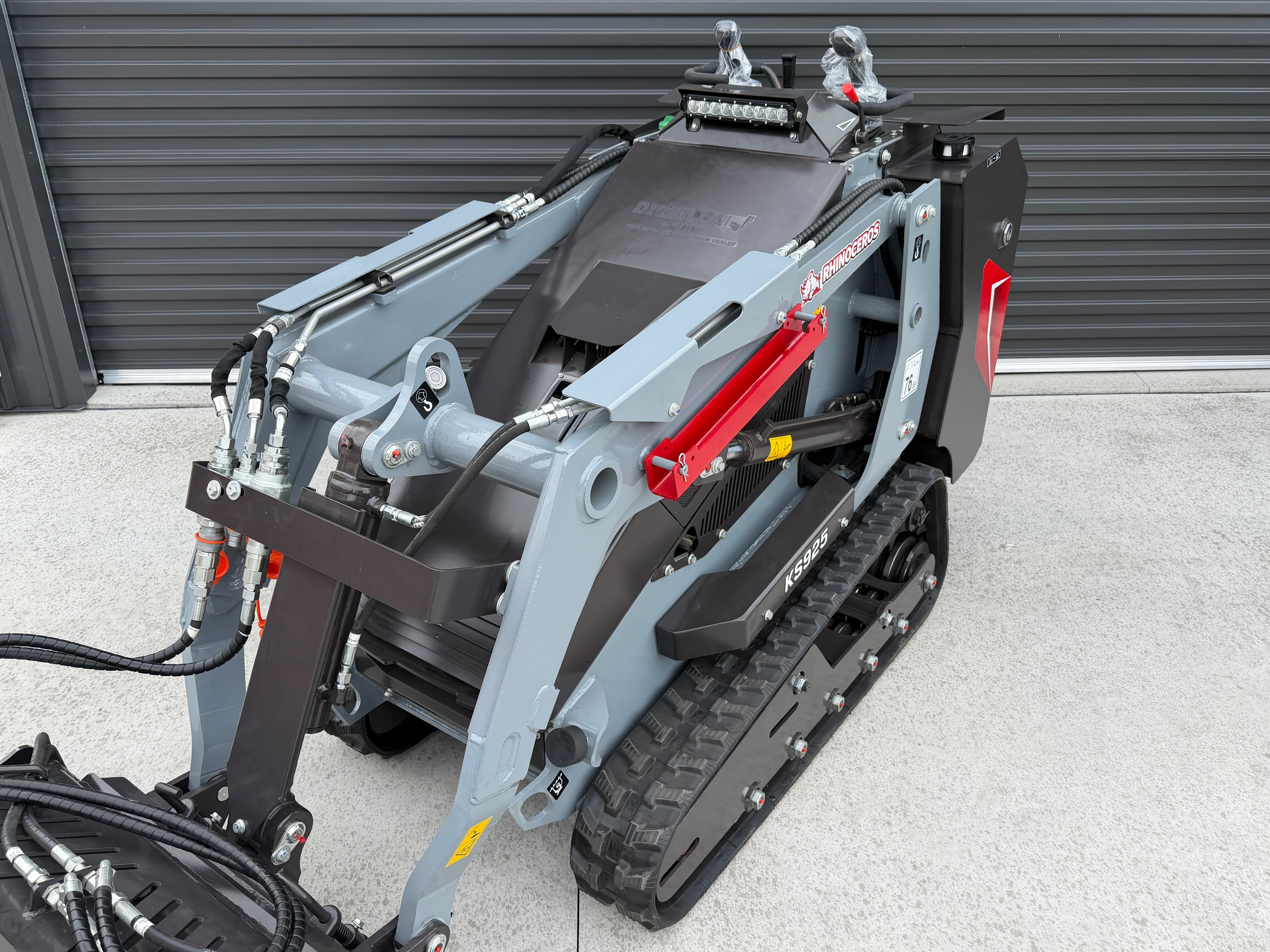 Rhinoceros KS925TK Track Loader