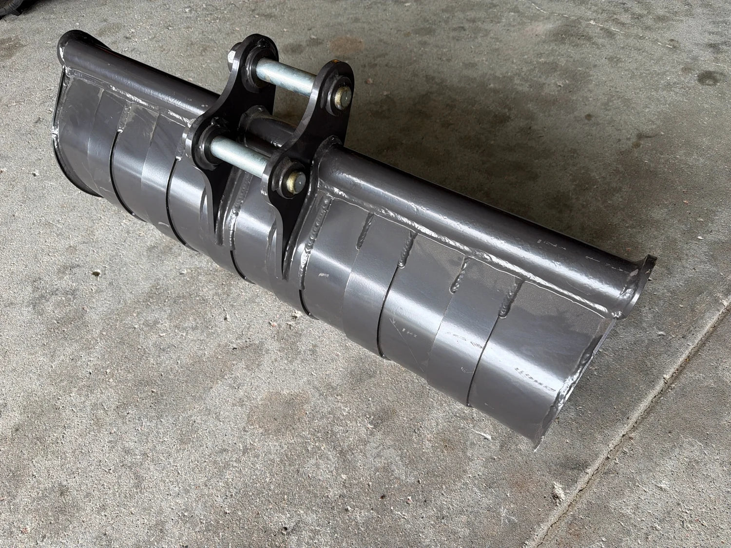 Mini Excavator Attachment - 30mm Pin - 1000mm Mud Bucket