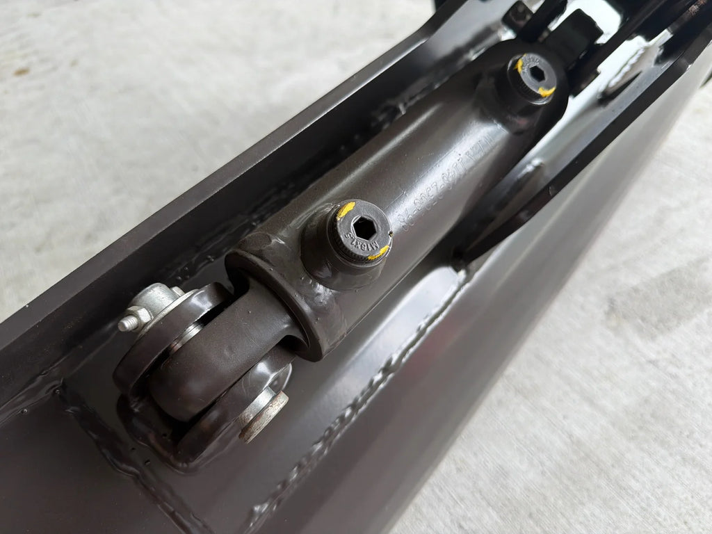Mini Excavator Attachment - 30mm Pin - 1000mm Tilting Bucket