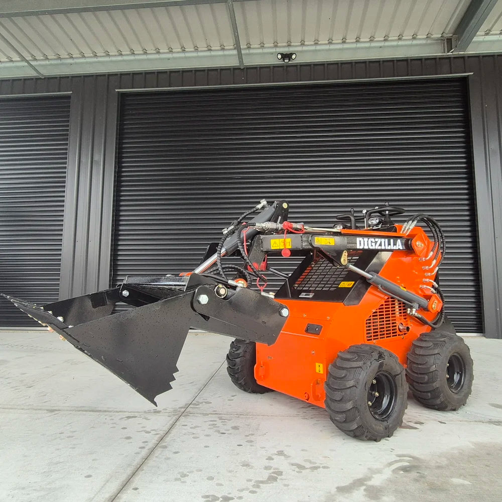 Mini Skid Attachment - 4-in-1 Bucket c/w Bucket Teeth