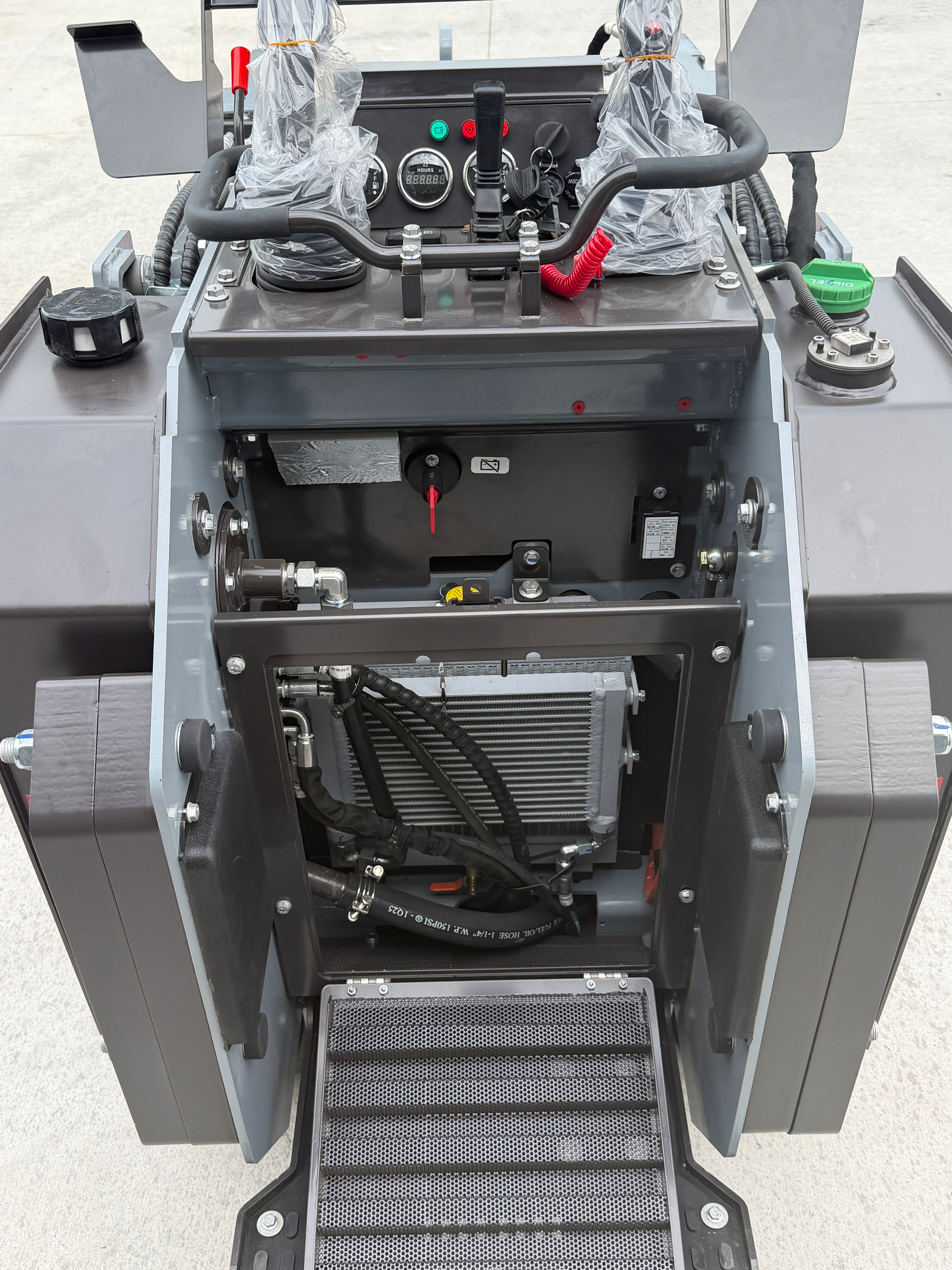 Rhinoceros KS925TK Track Loader