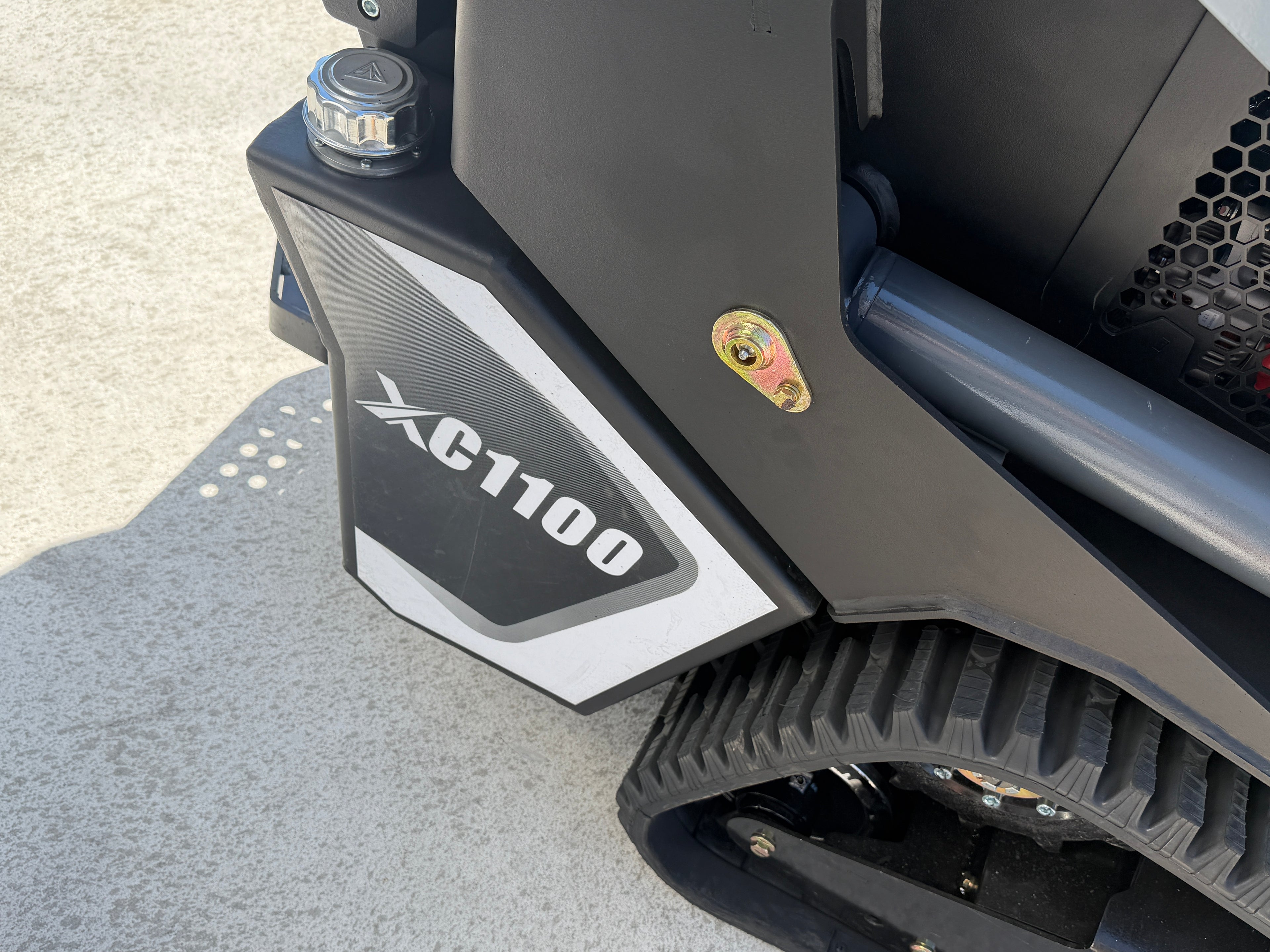 Derette XC1100K Track Loader