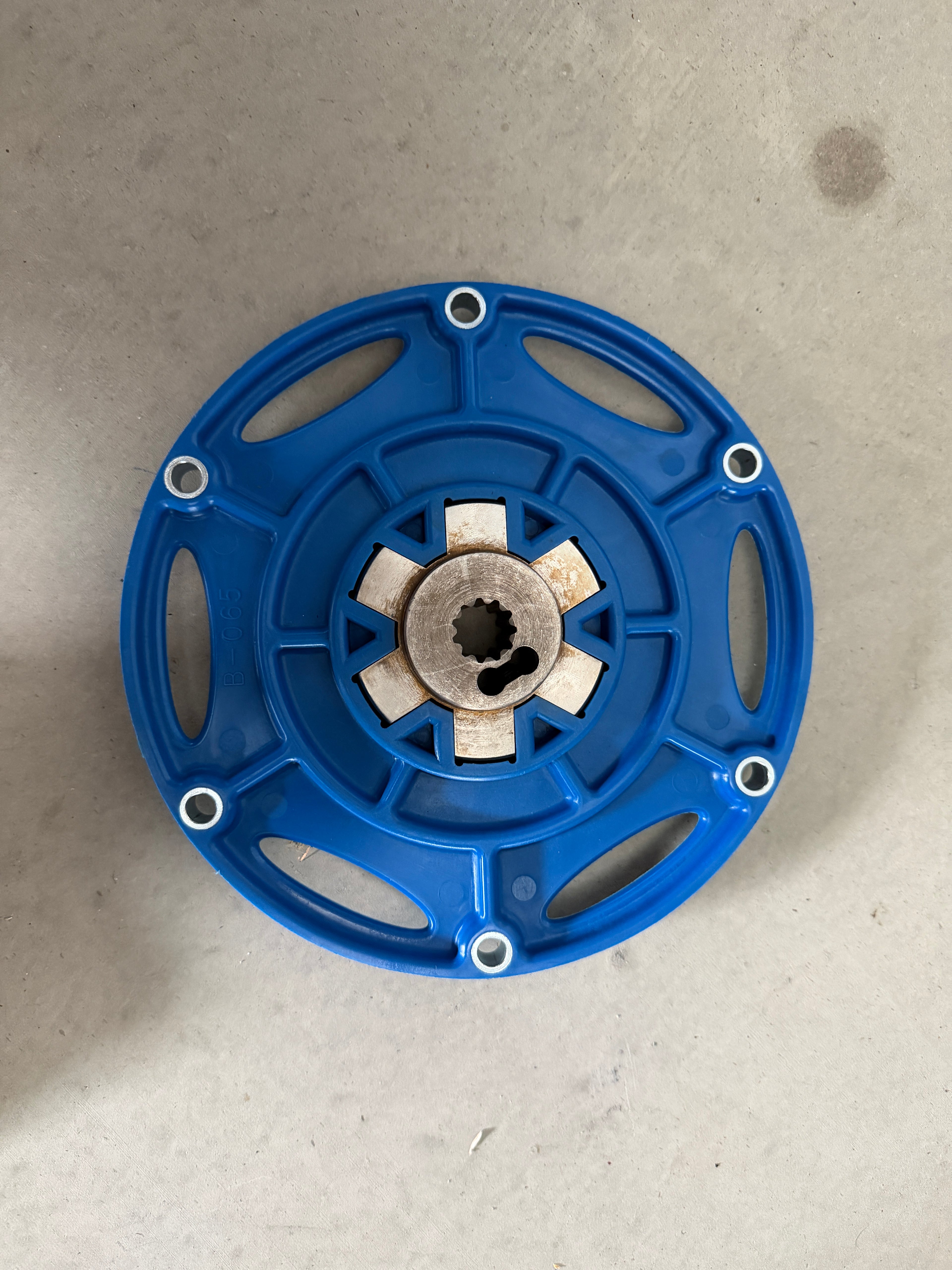 V1000 Perkins 403J to Hansa Pump Hydraulic Coupler