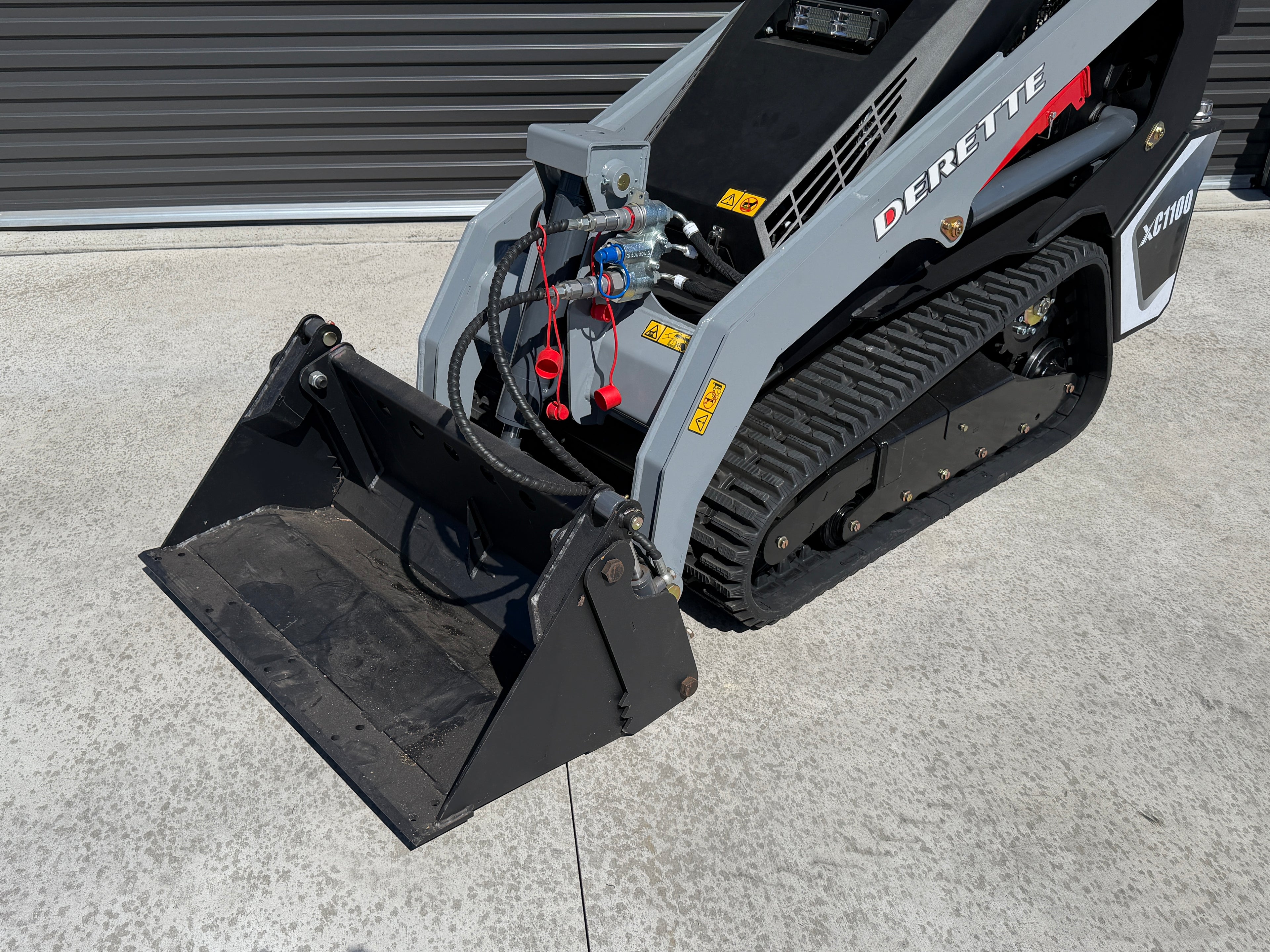 Derette XC1100K Track Loader