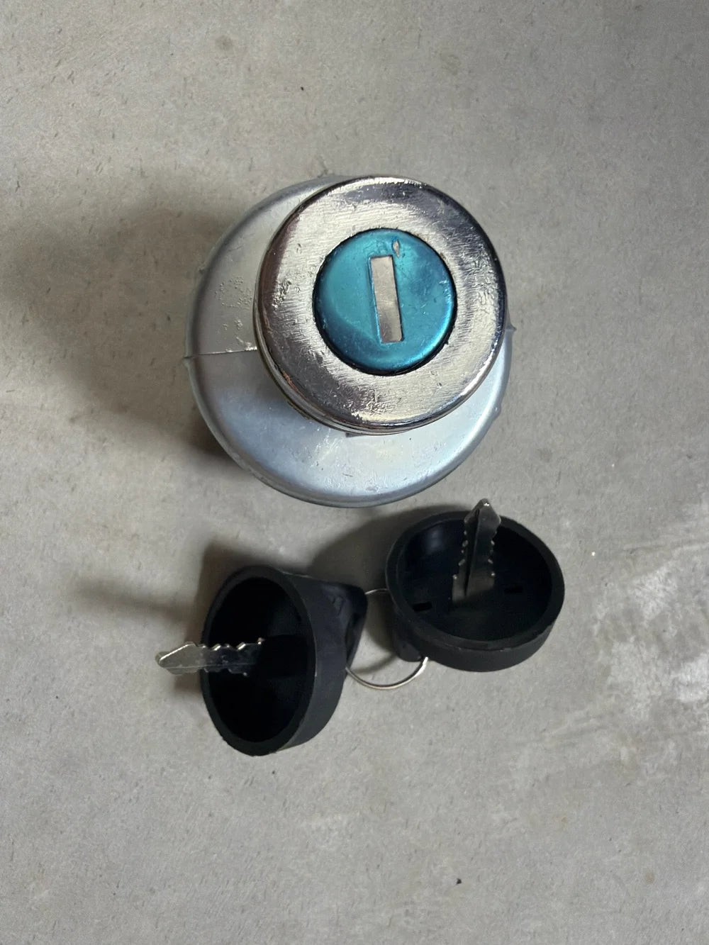 D722 Ignition Barrel C/W Keys