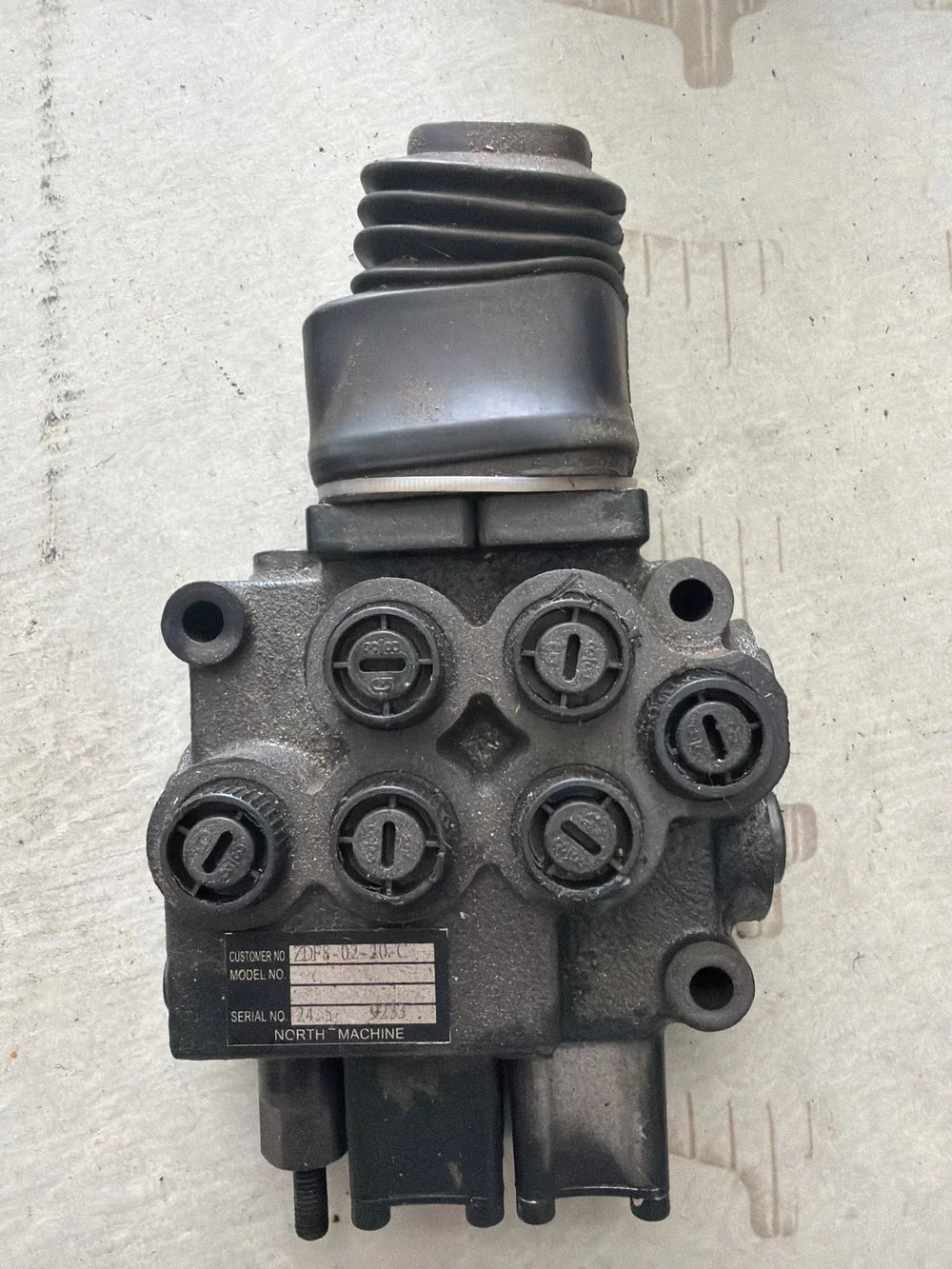 Derette Petrol Model - Left-side Control Valve