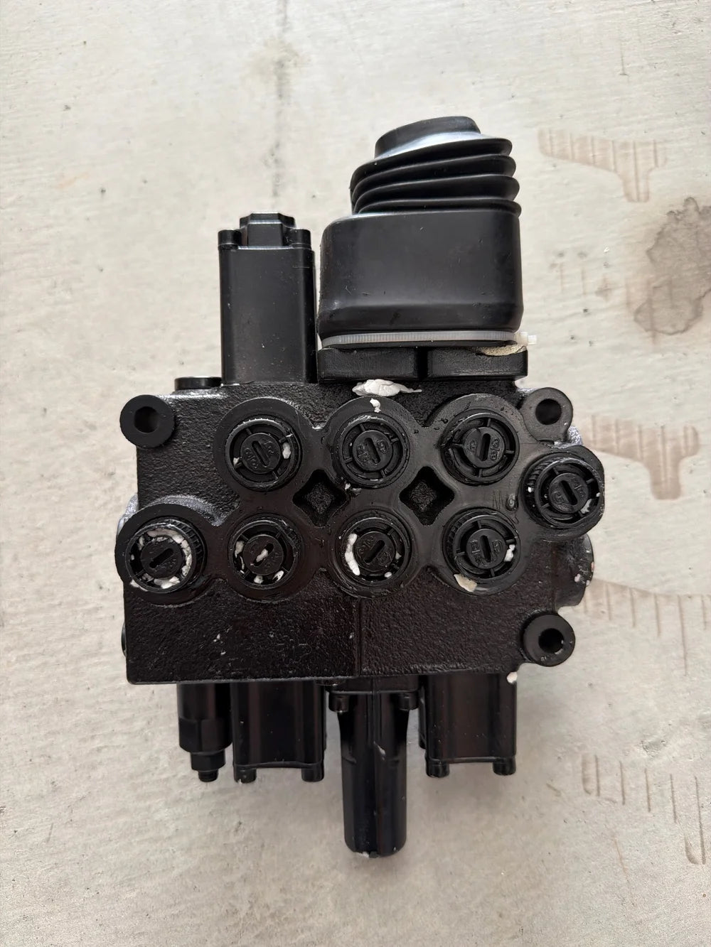 Derette V1000 Bucket/Boom Control Valve