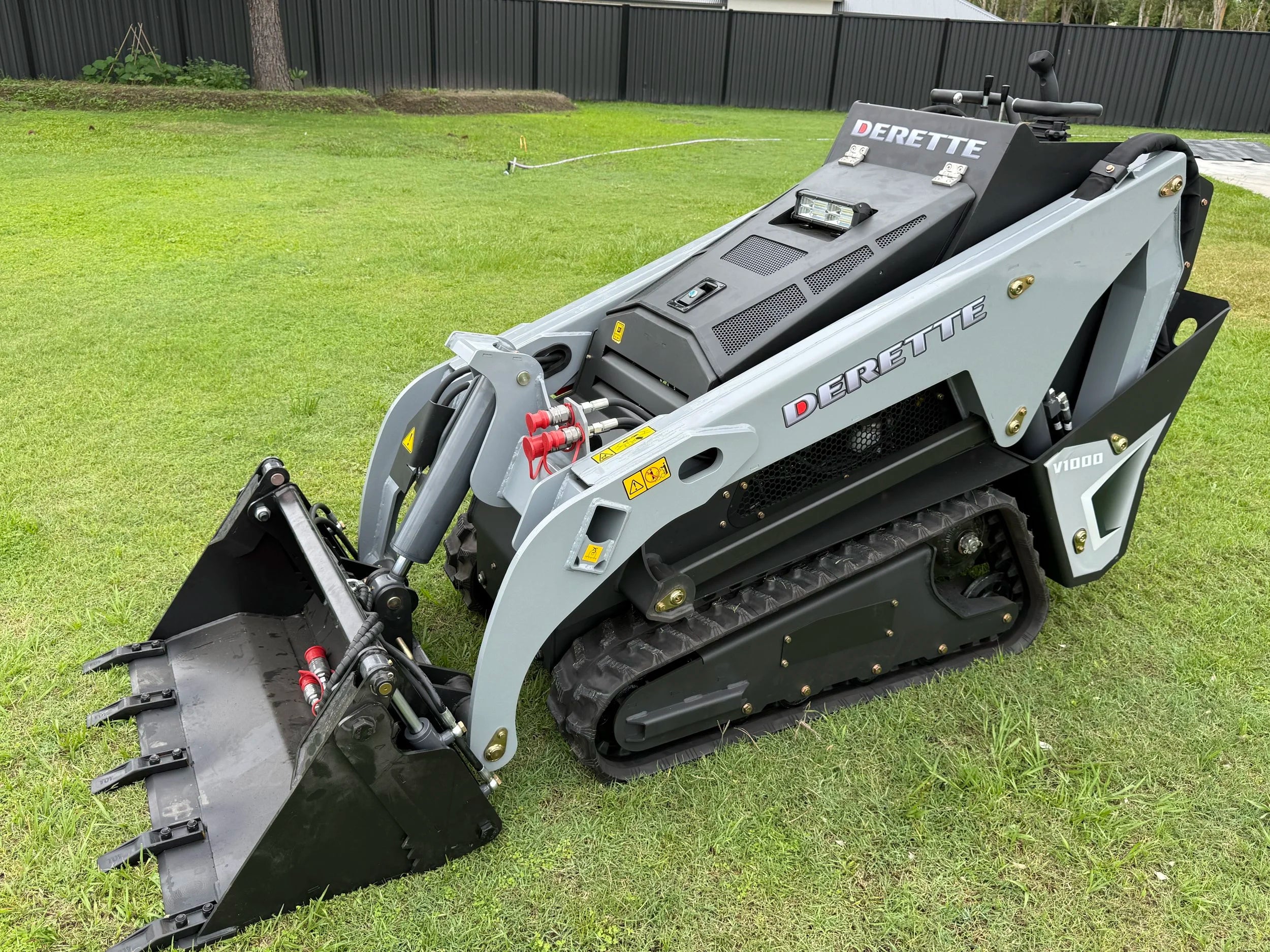 Derette V1000P Track Loader