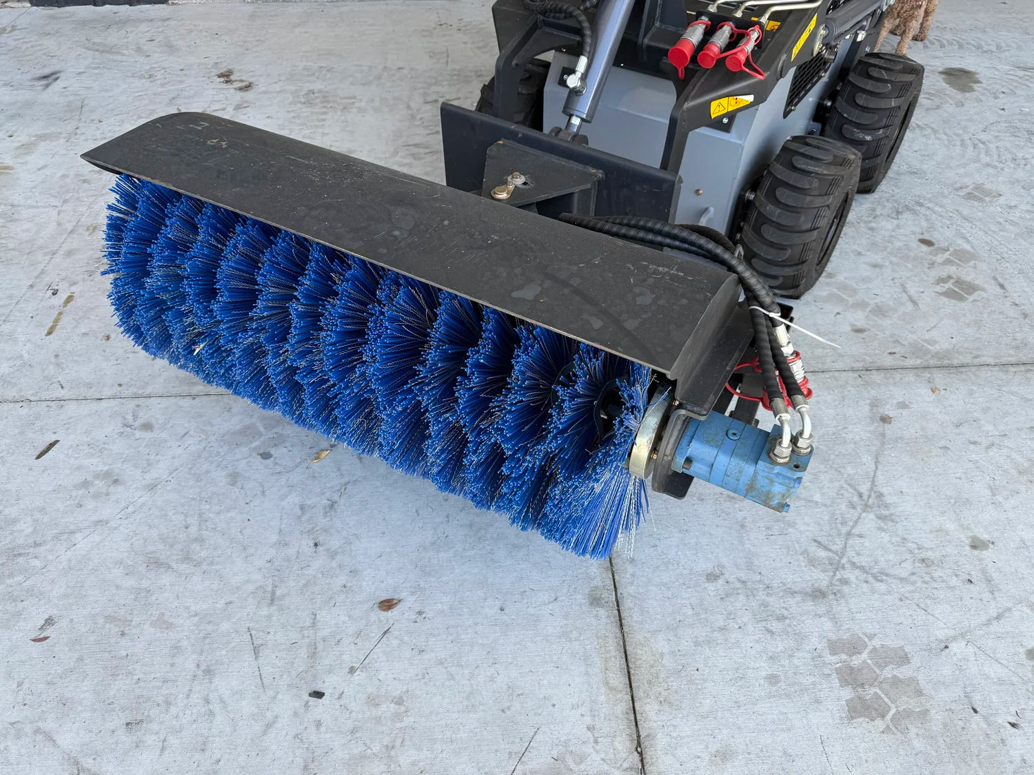Mini Skid Attachment - Broom / Sweeper