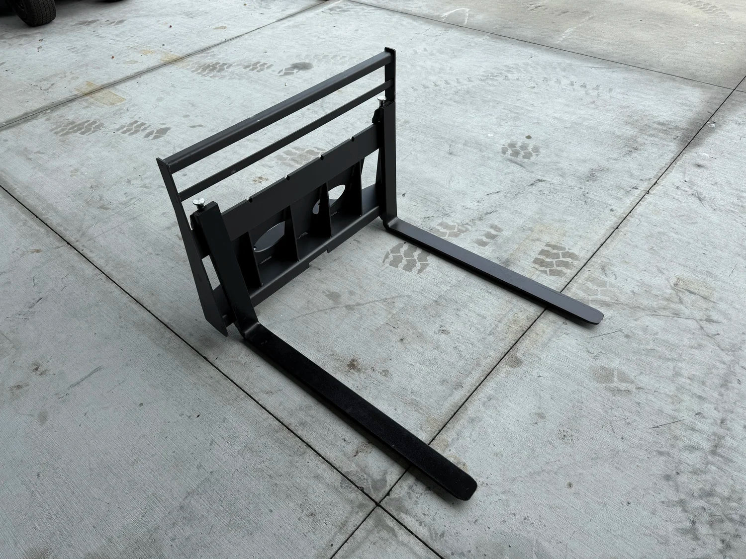 Mini Skid Attachment - Pallet Forks