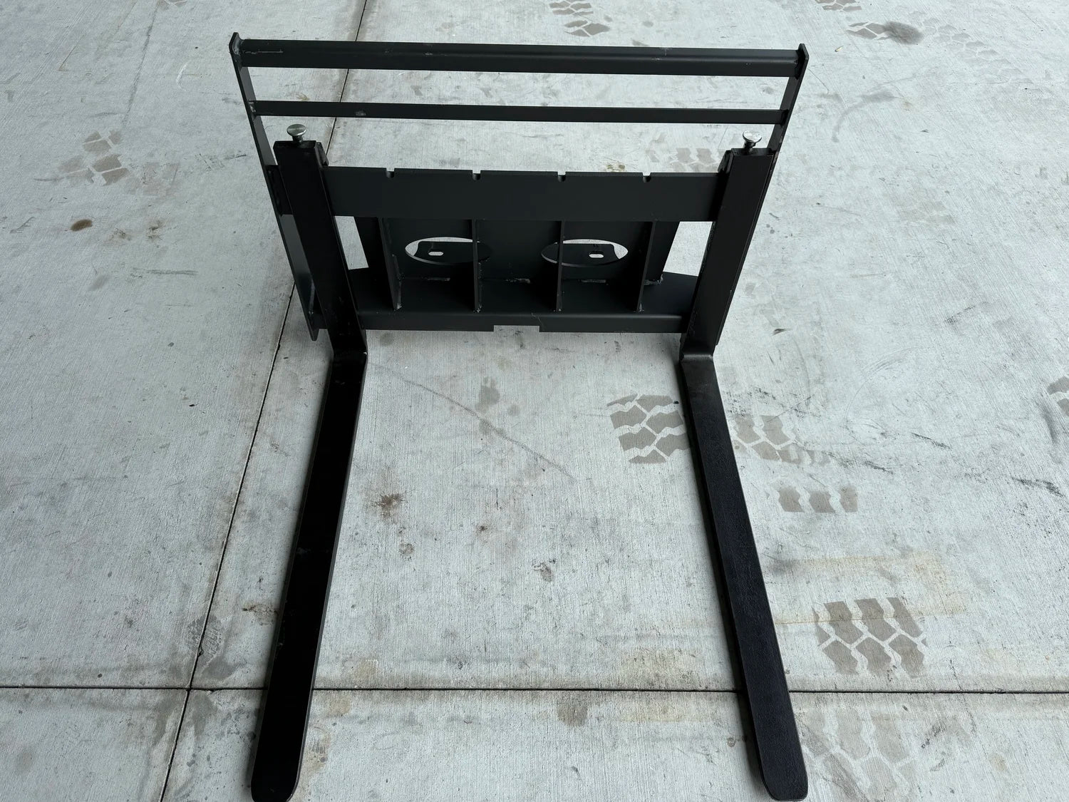 Mini Skid Attachment - Pallet Forks